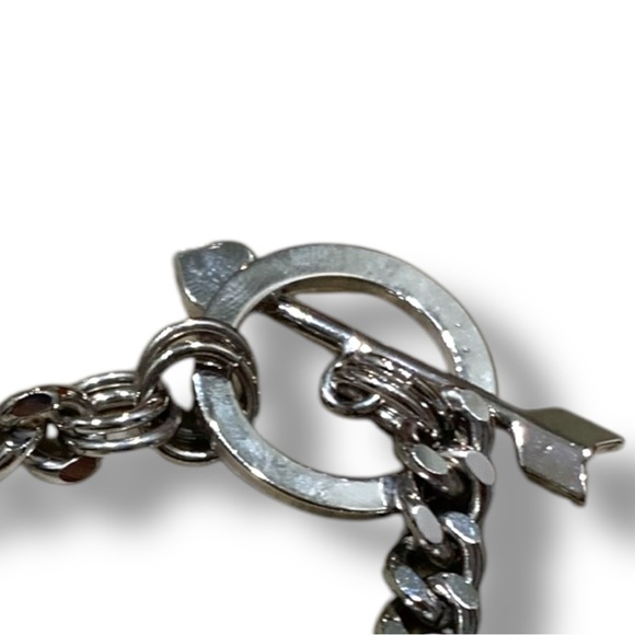 JUCIY CUTORE WHITE GOLD PLATED SILVER TONE ARROW CHAIN BRACELET - Picture 4 of 4